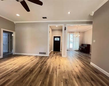 6816 Sweetwater Drive - Photo Thumbnail 4