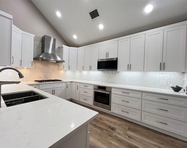 6816 Sweetwater Drive - Photo Thumbnail 9