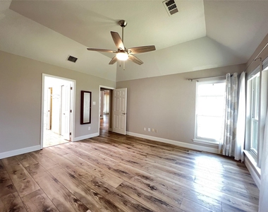 6816 Sweetwater Drive - Photo Thumbnail 14