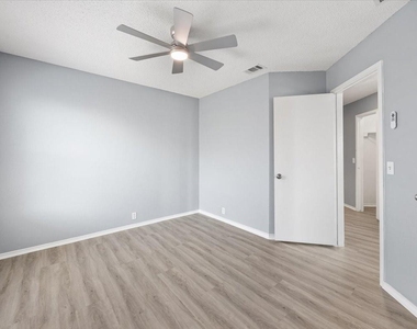 1506 Waters Edge Drive - Photo Thumbnail 18