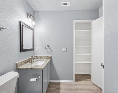 1506 Waters Edge Drive - Photo Thumbnail 9