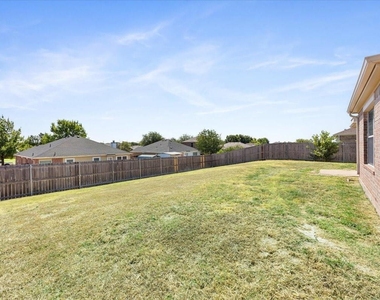 1506 Waters Edge Drive - Photo Thumbnail 2
