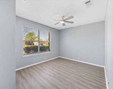 1506 Waters Edge Drive - Photo Thumbnail 19