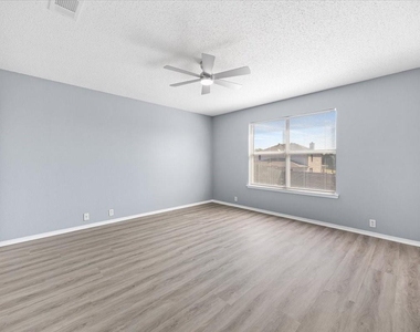 1506 Waters Edge Drive - Photo Thumbnail 10