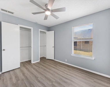 1506 Waters Edge Drive - Photo Thumbnail 4