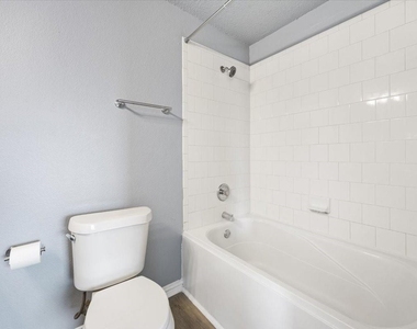 1506 Waters Edge Drive - Photo Thumbnail 12