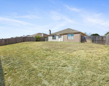 1506 Waters Edge Drive - Photo Thumbnail 3