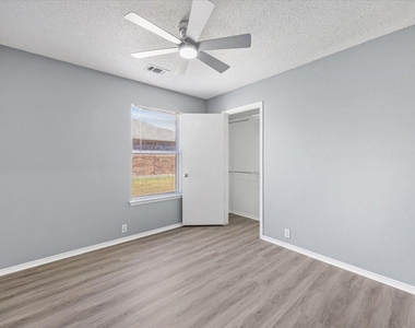 1506 Waters Edge Drive - Photo Thumbnail 5
