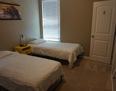 4819 Baldwin Street - Photo Thumbnail 8