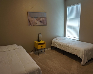 4819 Baldwin Street - Photo Thumbnail 7