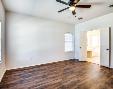 5121 Timber Park Drive - Photo Thumbnail 13