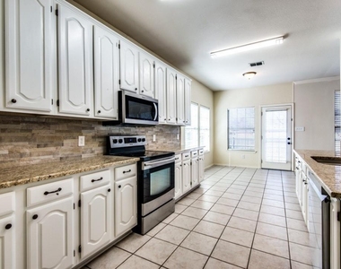5121 Timber Park Drive - Photo Thumbnail 8