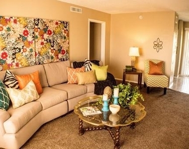 2800 Sayles Boulevard - Photo Thumbnail 1