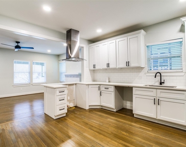 619 Pembroke Avenue - Photo Thumbnail 13