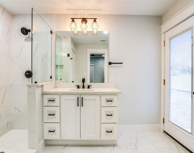 619 Pembroke Avenue - Photo Thumbnail 17