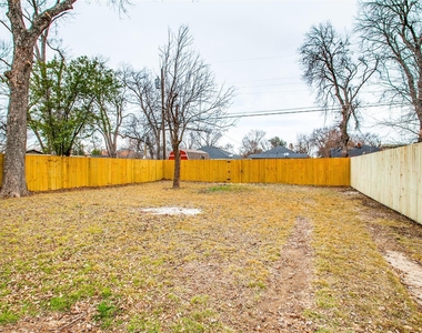 619 Pembroke Avenue - Photo Thumbnail 5