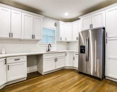 619 Pembroke Avenue - Photo Thumbnail 14