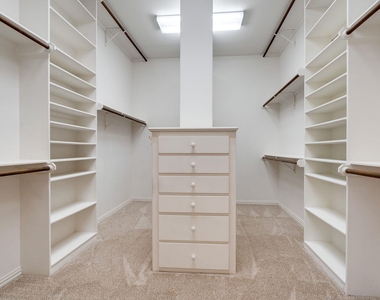 7012 Shalimar Court - Photo Thumbnail 15