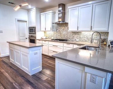 1421 Middleton Street - Photo Thumbnail 9