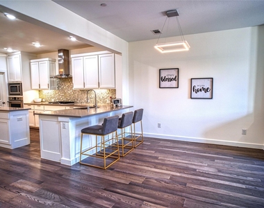 1421 Middleton Street - Photo Thumbnail 7