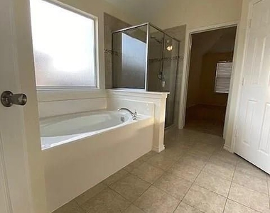 4437 Ridge Point Lane - Photo Thumbnail 15