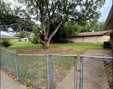 1306 Holt Avenue - Photo Thumbnail 7