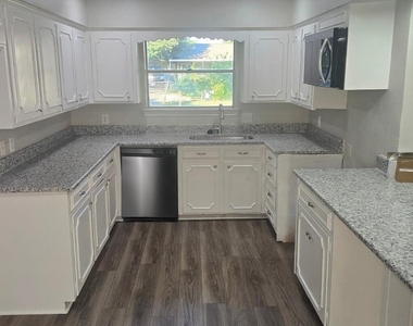 1306 Holt Avenue - Photo Thumbnail 4