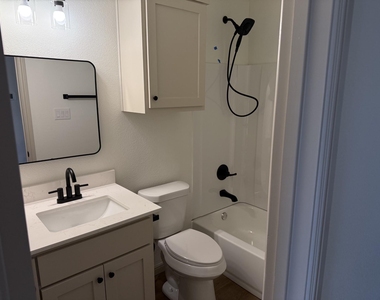 402 N Nolan River Road - Photo Thumbnail 11