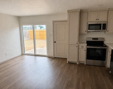 402 N Nolan River Road - Photo Thumbnail 5