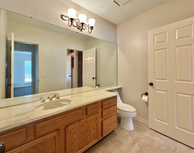 418 Newberry Street - Photo Thumbnail 6