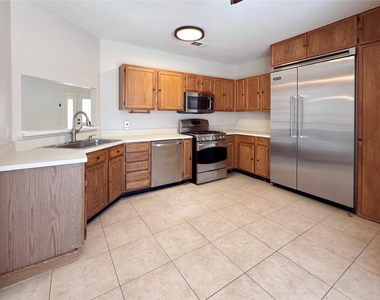 418 Newberry Street - Photo Thumbnail 7