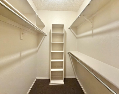 418 Newberry Street - Photo Thumbnail 12