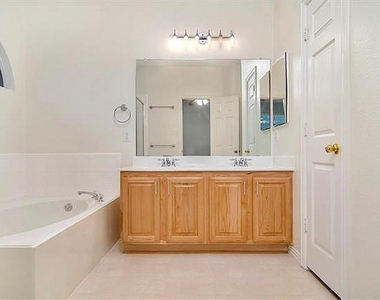 8409 Island Court - Photo Thumbnail 9