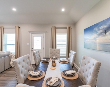 328 Evening Shade Lane - Photo Thumbnail 7