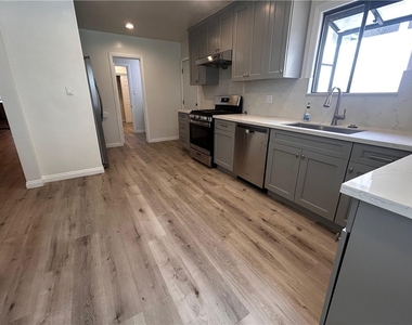 521 N Vermont - Photo Thumbnail 16