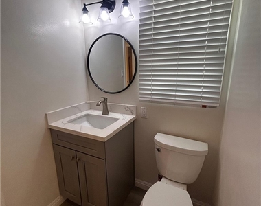 521 N Vermont - Photo Thumbnail 1