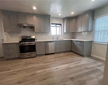 521 N Vermont - Photo Thumbnail 17