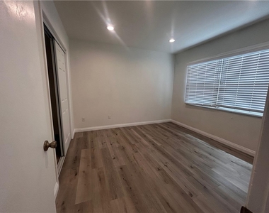 521 N Vermont - Photo Thumbnail 10