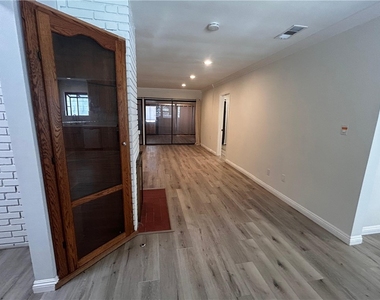521 N Vermont - Photo Thumbnail 14