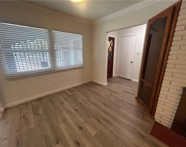 521 N Vermont - Photo Thumbnail 2
