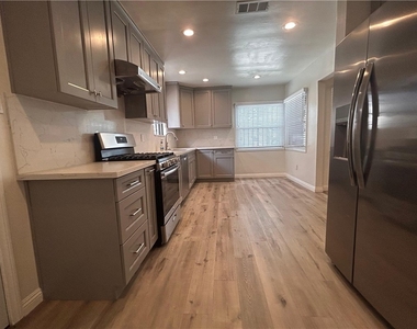 521 N Vermont - Photo Thumbnail 19