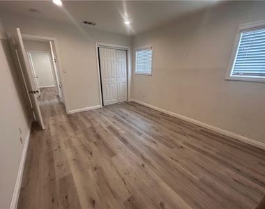 521 N Vermont - Photo Thumbnail 15