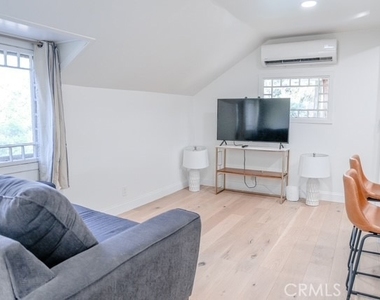 1004 Cajon Street - Photo Thumbnail 7