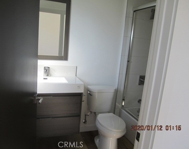 14126 Sylvan Street - Photo Thumbnail 4