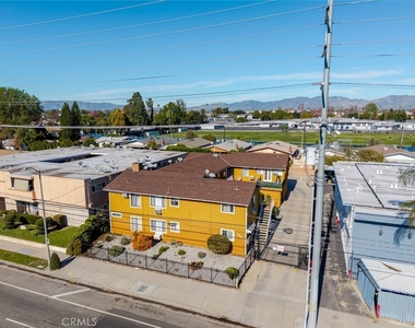13015 Vanowen Street - Photo Thumbnail 17
