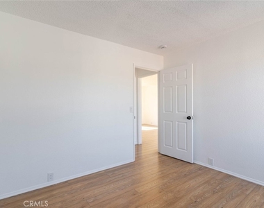 13015 Vanowen Street - Photo Thumbnail 9