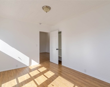 13015 Vanowen Street - Photo Thumbnail 12
