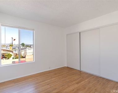 13015 Vanowen Street - Photo Thumbnail 8