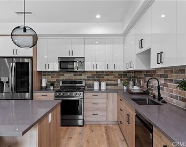 11858 W Flower Lane - Photo Thumbnail 9
