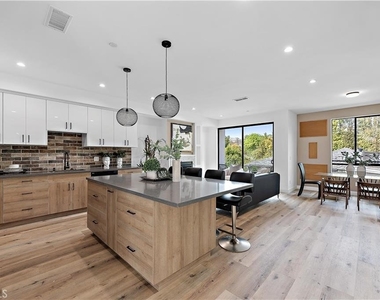 11858 W Flower Lane - Photo Thumbnail 5